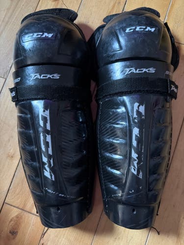 Junior CCM Tacks 9550 11" Shin Pads (Used)