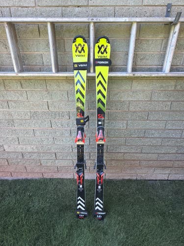 Men's 2023 Volkl Racetiger Slalom Carver 165 cm Racing Skis With Bindings Max Din 20 (Used)
