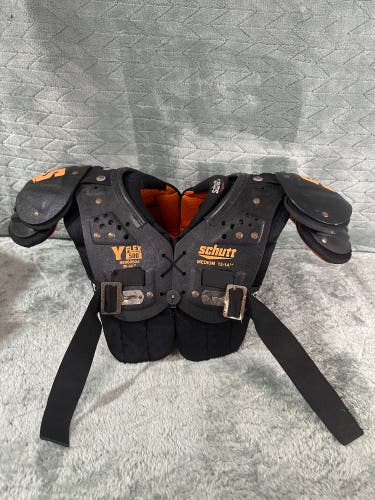 Medium Youth Schutt Y-Flex 500 Shoulder Pads (Used)
