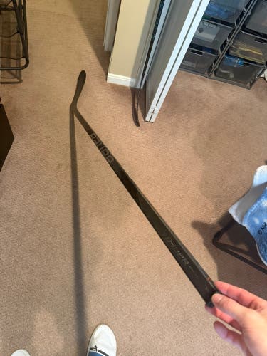 Intermediate Bauer Nexus Havok Right Handed Hockey Stick P28 65 Flex (Used)
