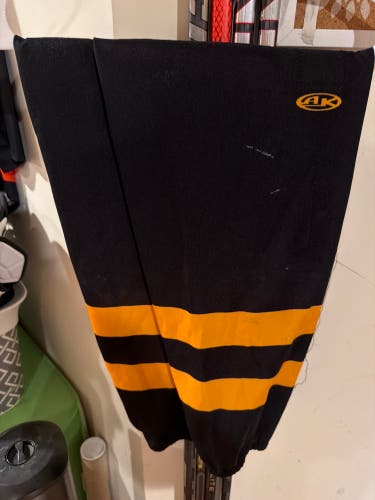 Black Intermediate Large Premium Socks (Used)