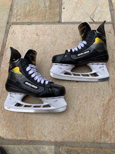 2020 Bauer Supreme 3S Pro Hockey Skates Extra Wide Width Size 5.5 (Used)