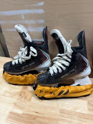 2025 Bauer Vapor Fly40 Hockey Skates Regular Width Size 1 (Used)