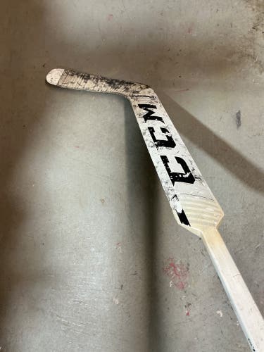 Intermediate CCM Extreme Flex 4.9 Goalie Stick Regular 23" Paddle (Used)