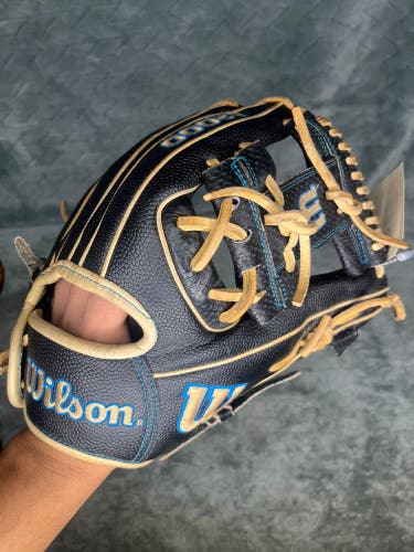 Black Wilson A2000 RH Infield Baseball Glove 11.5" (Used)