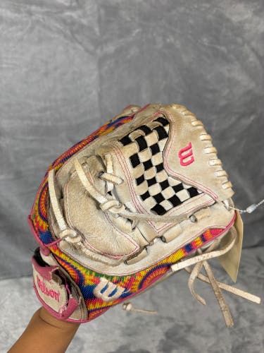 White Wilson A440 Fastpitch RH Softball Glove 11.5" (Used)