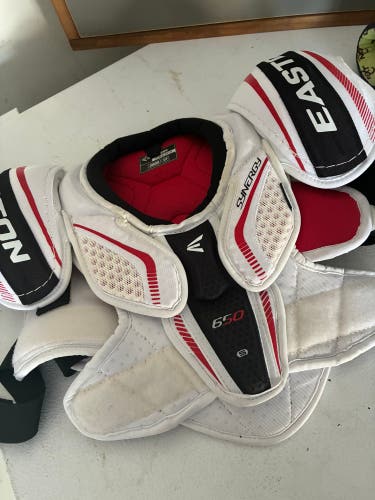 Small Youth Easton Synergy Shoulder Pads (Used)