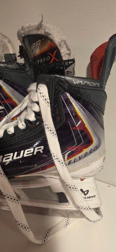 2024 Bauer Vapor Flypro Hockey Skates Regular Width 7 (Used)