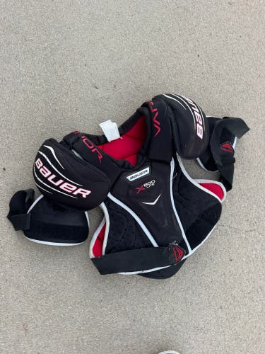 Medium Junior Bauer Shoulder Pads (Used)