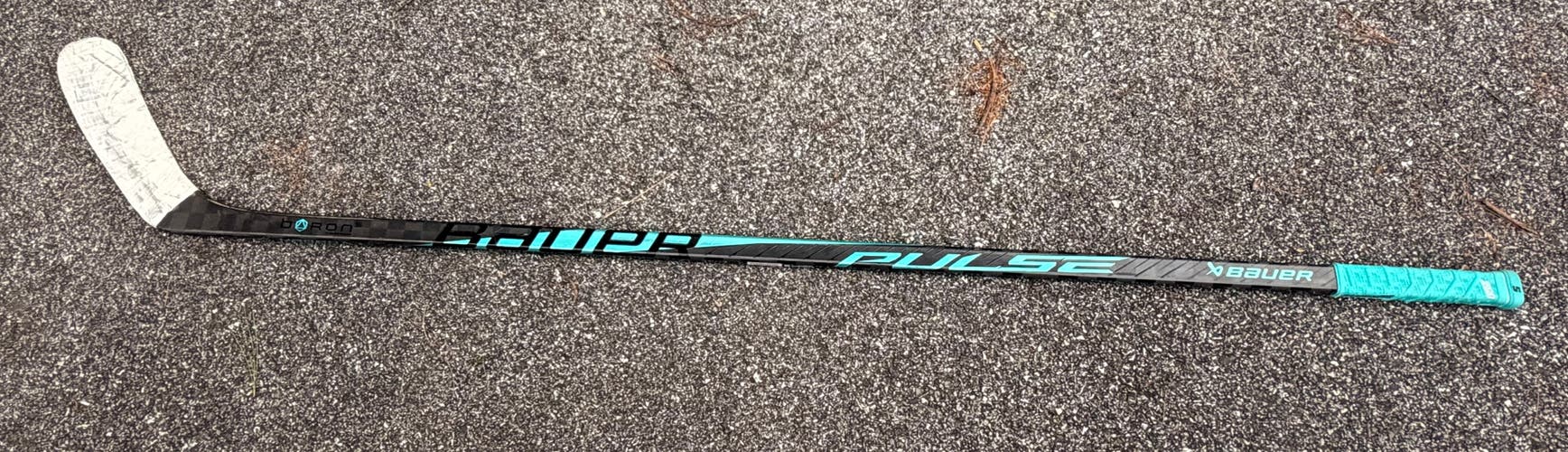 Senior Bauer Pulse Right Handed Hockey Stick P90TM 70 Flex (Used)