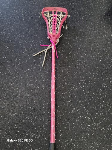 Used Under Armour DESIRE Wmn Atk/Mid Complete Stick Pink 11849-S000044102