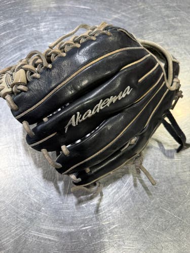 RH Akadema steerhide Baseball Glove 11.5" (Used)