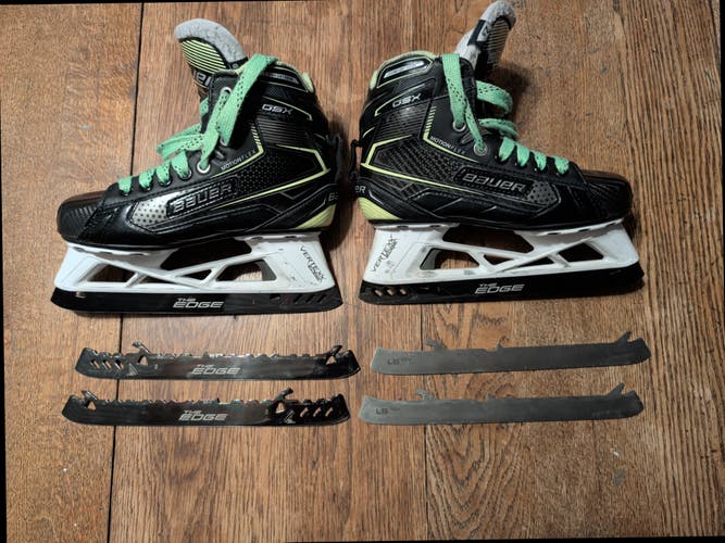 Bauer GSX Hockey Goalie Skates Regular Width Size 2.5 (Used)