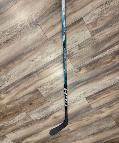 Intermediate CCM Jetspeed ft9 pro Right Handed Hockey Stick P28 65 Flex (New)
