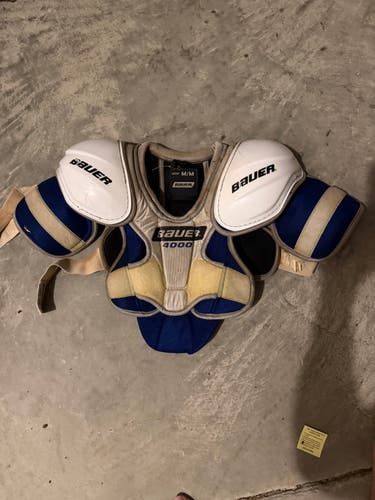 Men's Large Senior Bauer SP4000 Shoulder Pads (Used)