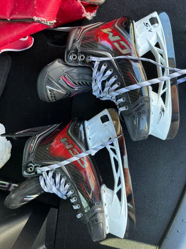 Black 2025 CCM JetSpeed FT8 Pro Hockey Skates Regular Width 10.5 (Used)