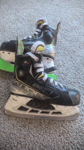 Black/Yellow 2024 Bauer Vapor 3X Hockey Skates Regular Width 13 (Used)