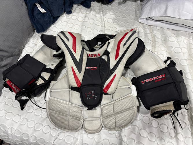 Medium Vaughn Vision 9200 Goalie Chest Protector (Used)