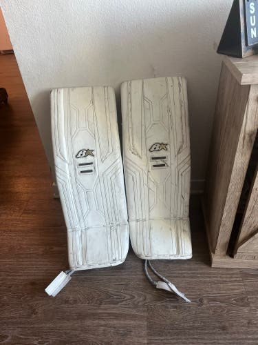33" Brian's Optik X3 Goalie Leg Pads (Used)