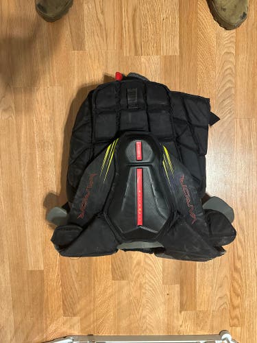 Medium 2023 Bauer Vapor Hyperlite 2 Goalie Chest Protector (Used)