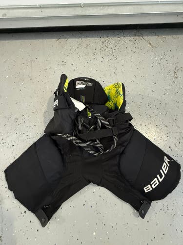 Junior Small Bauer HP Elite Hockey Pants (Used)