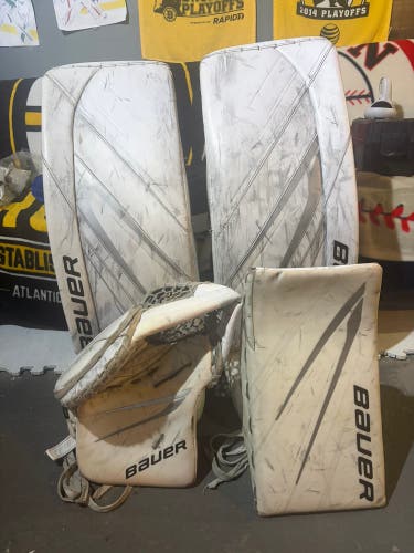 34" Bauer Hyperlite 2 Full Right Goalie Full Set (Used)
