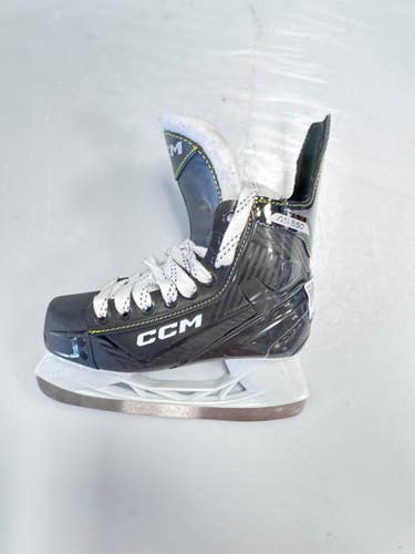 Used CCM AS550 Junior Hockey Skate Junior 02 11860-S000315655