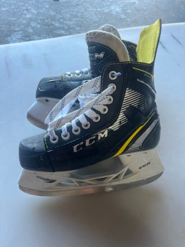 2020 CCM Super Tacks 9360 Hockey Skates Regular Width Size 2 (Used)