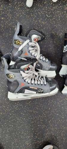 Used Easton SYNERGY 800C 7R Senior Hockey Skate Senior 7 11497-S000161486