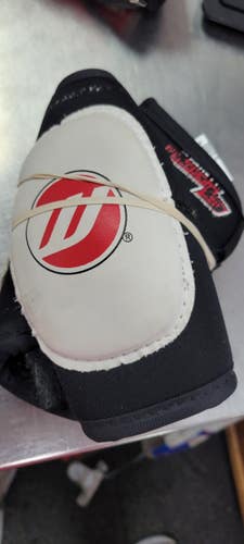 Used WinnWell ELBOW Youth Elbow Pads XS 11497-S000161480