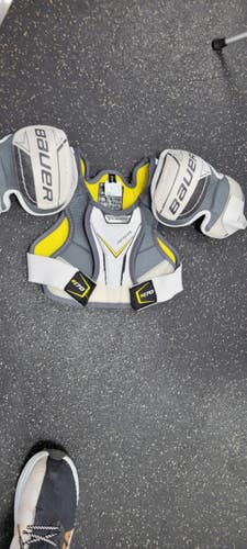 Used Bauer S170 YTH MED Youth Shoulder Pads MD 11497-S000161479