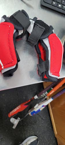 Used CCM ELBOW Youth Elbow Pads SM 11497-S000161477