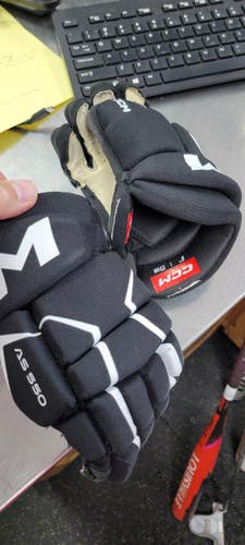 Used CCM 9INCH Youth Gloves Black 9" 11497-S000161476