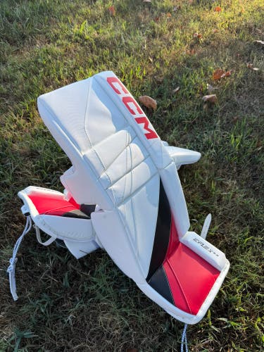 30" CCM EFlex 6.5 Goalie Leg Pads (Used)