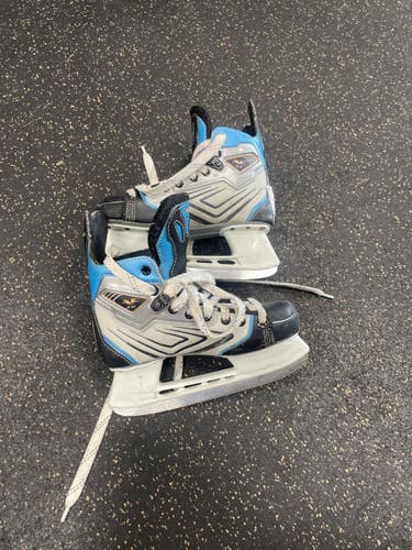Used CCM VECTOR Senior Hockey Skate Senior 4.5 11337-S000496943