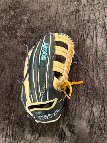 Wilson A2000 RH Outfield Baseball Glove 12.75" (Used)