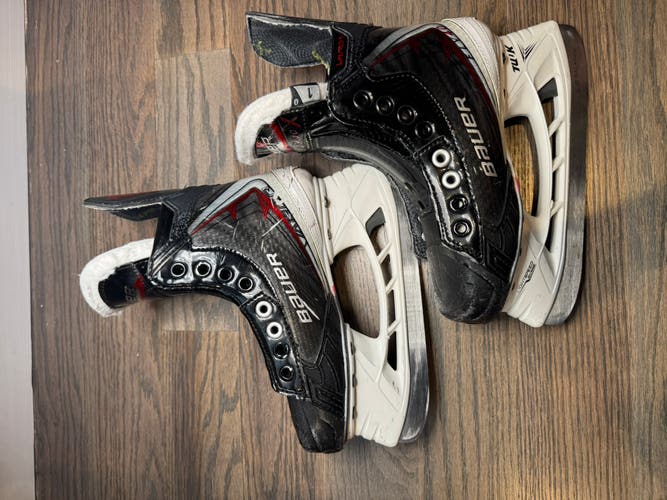 Black/White 2025 Bauer Vapor Fly40 Hockey Skates Regular Width Size 1 (Used)