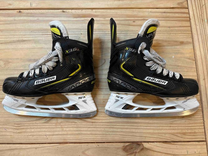 Bauer Vapor X 3.6 Hockey Skates Regular Width Size 5 (Used)