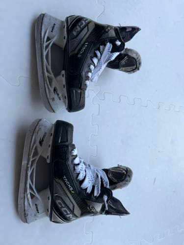 2022 CCM AS-V Hockey Skates Regular Width 13.5 (Used)