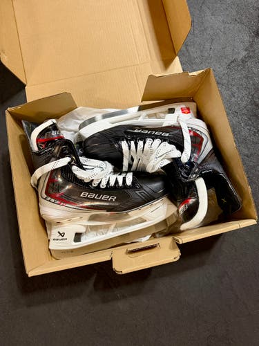 Bauer Vapor Fly40 Hockey Skates Size 4.5 New