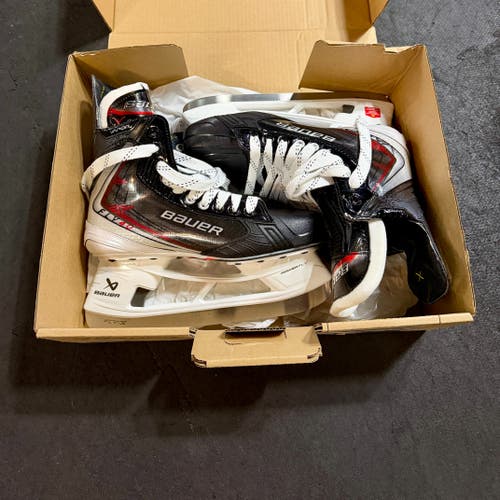 Bauer Vapor Fly40 Hockey Skates Size 5.5 New