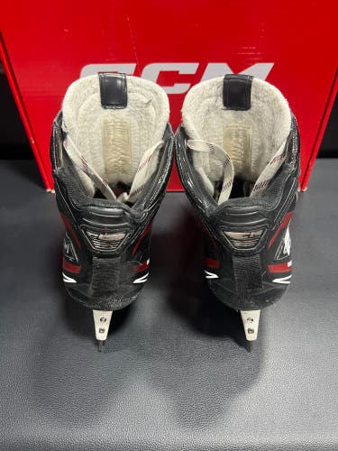 CCM EFlex 6.9 Hockey Goalie Skates Regular Width 6.5 (Used)
