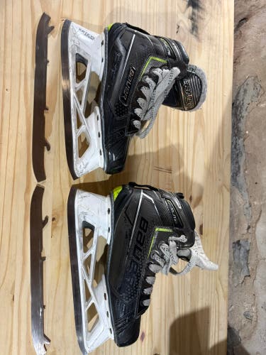 Intermediate Bauer Elite Hockey Goalie Skates (Fit 1) Size 4.5 (Used)