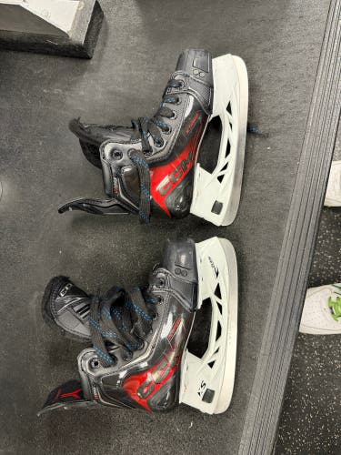 2025 CCM JetSpeed FT890 Hockey Skates Regular Width Size 1.5 (Used)