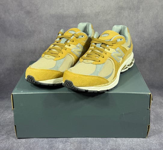 Brown Men's Size M 10.5 (W 11.5) Adult New Balance 2002R Shoes (New)