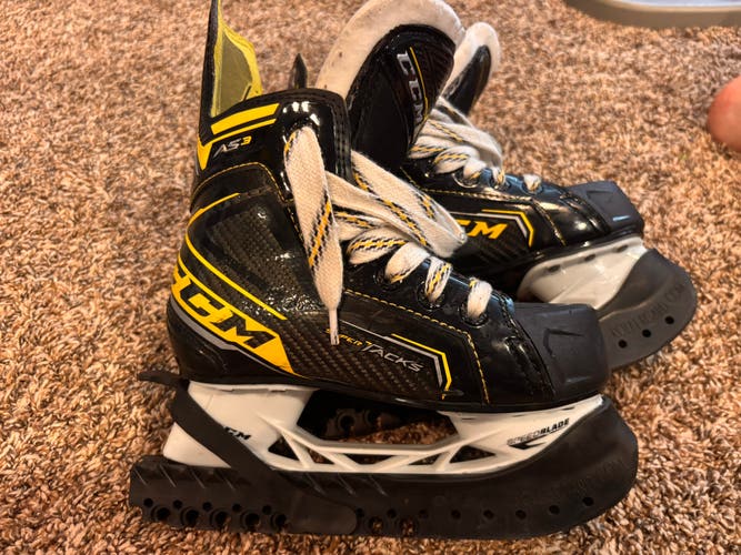 2020 CCM Super Tacks AS3 Hockey Skates Regular Width 13 (Used)