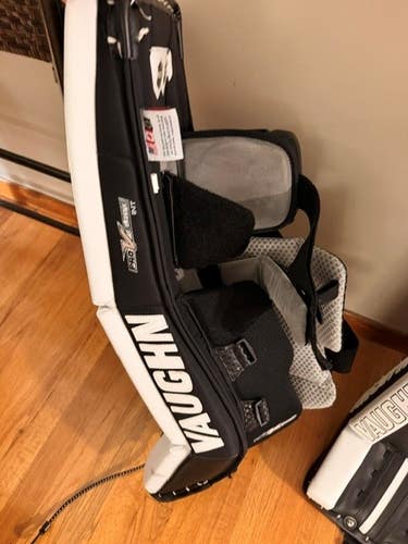 28" 2023 Vaughn Pro V Elite Goalie Leg Pads (Used)