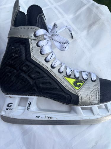 Graf Supra 570 Hockey Skates Regular Width 9.5 (Used)