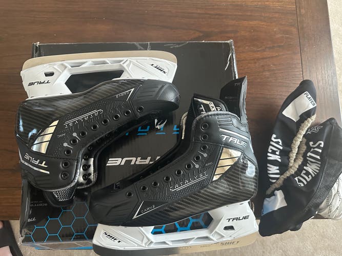 True Catalyst Arc Hockey Skates Wide Width 8.5 (Used)