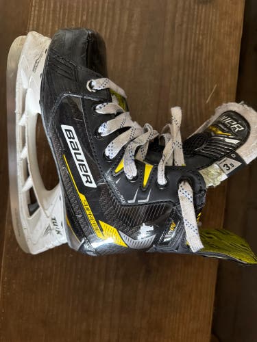 Black 2022 Bauer Supreme M4 Hockey Skates Regular Width Size 2.5 (Used)